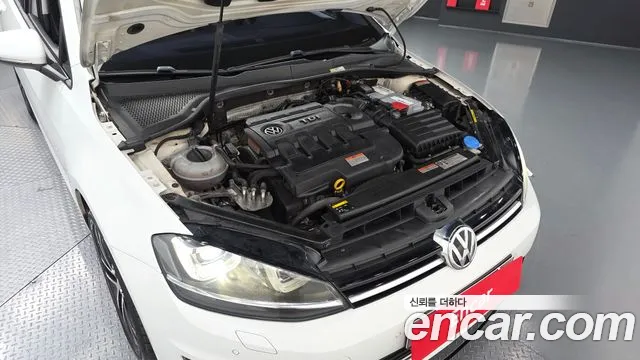 Volkswagen Golf Sportsvan 2015 thumb 10