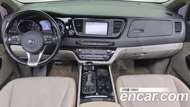 Kia Carnival 2015 thumb 12