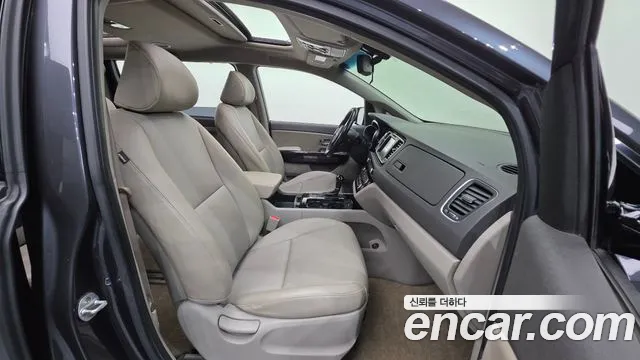 Kia Carnival 2015 thumb 3