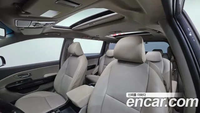 Kia Carnival 2015 thumb 2
