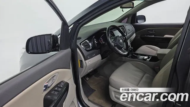 Kia Carnival 2015 thumb 9