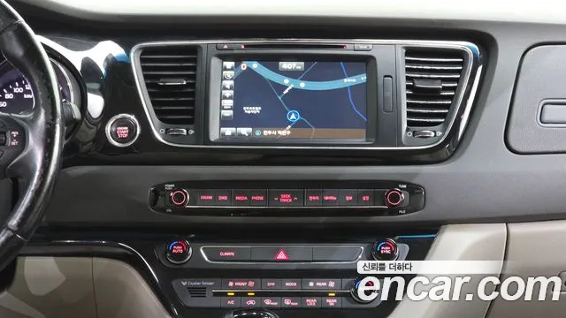 Kia Carnival 2015 thumb 8