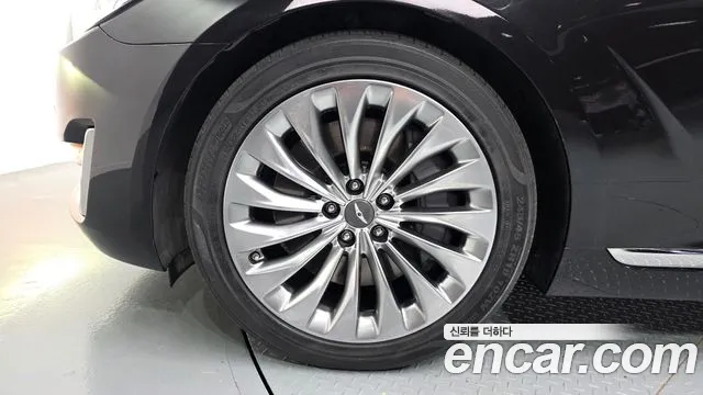 Genesis G90 2018 thumb 3