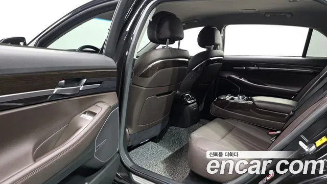 Genesis G90 2018 thumb 6