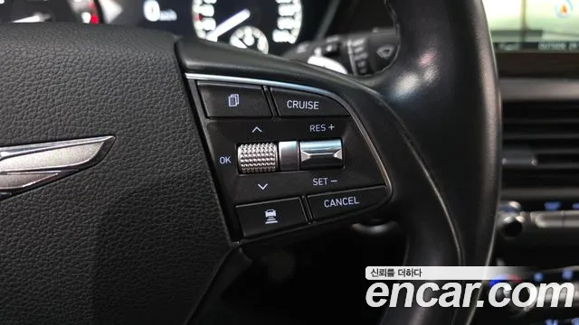 Genesis G90 2018 thumb 11