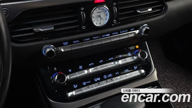 Genesis G90 2018 thumb 4