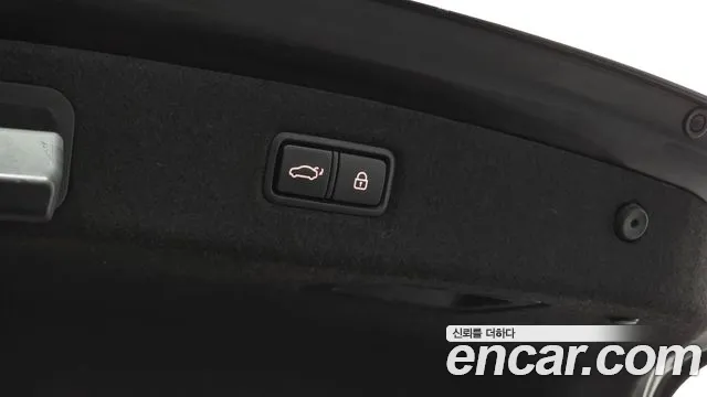 Genesis G90 2018 thumb 8