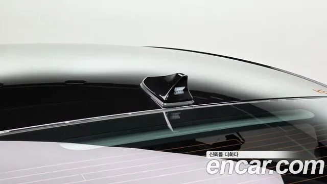 Genesis G90 2018 thumb 9