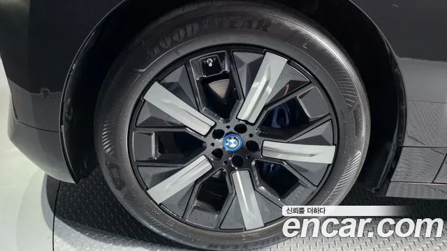 BMW iX 2023 thumb 9
