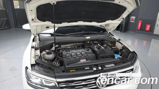 Volkswagen Tiguan 2018 thumb 9