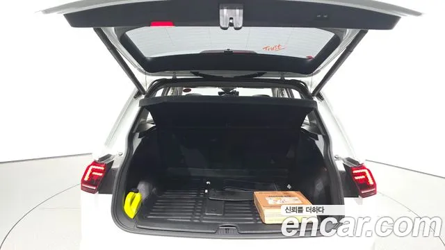 Volkswagen Tiguan 2018 thumb 6