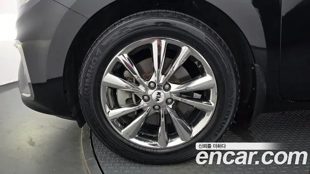Kia Carnival 2019 thumb 10