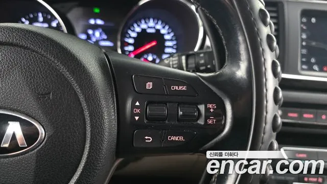 Kia Carnival 2019 thumb 6