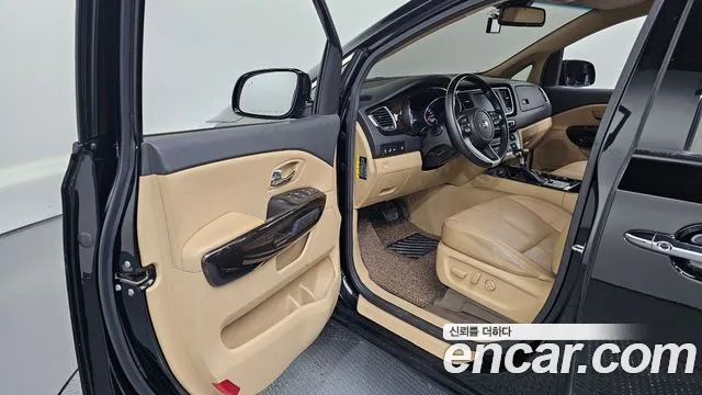 Kia Carnival 2018 thumb 9