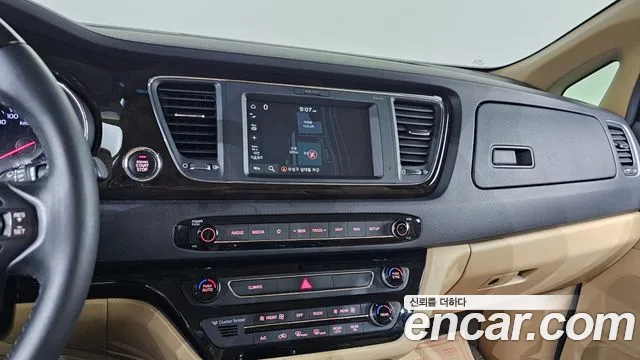 Kia Carnival 2018 thumb 5
