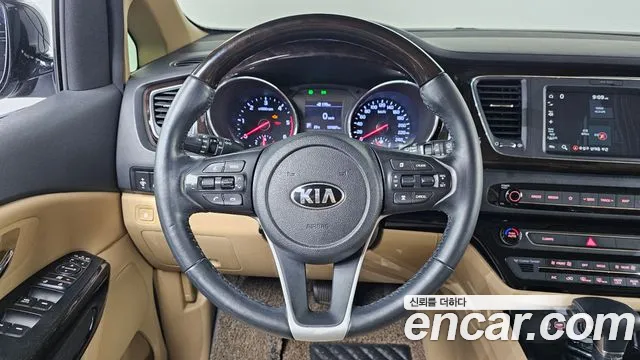 Kia Carnival 2018 thumb 4