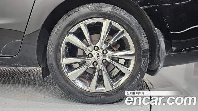Kia Carnival 2018 thumb 6