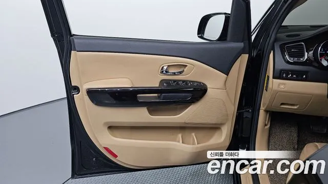 Kia Carnival 2018 thumb 11