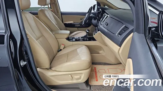 Kia Carnival 2018 thumb 10