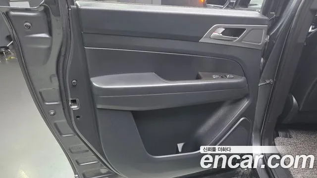 KG_Mobility_Ssangyong Rexton 2019 thumb 3