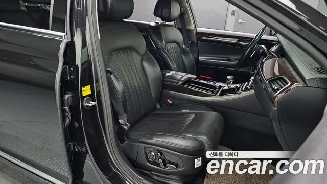 Genesis G90 2017 thumb 8