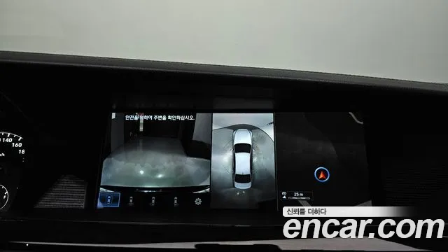 Genesis G90 2017 thumb 2