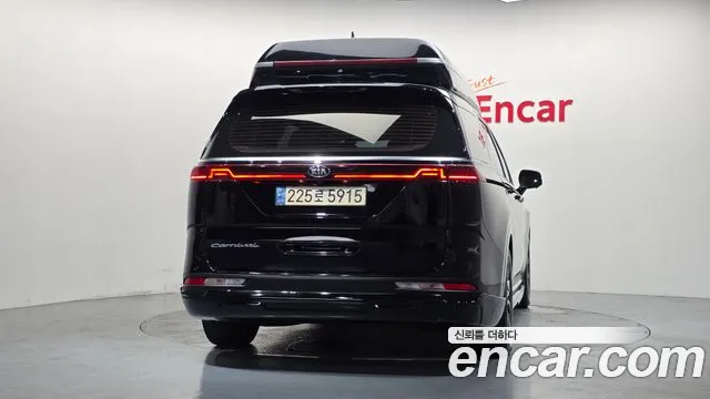 Kia Carnival 2021 thumb 4
