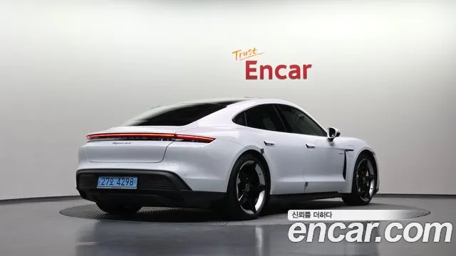 Porsche Taycan 2023 thumb 6