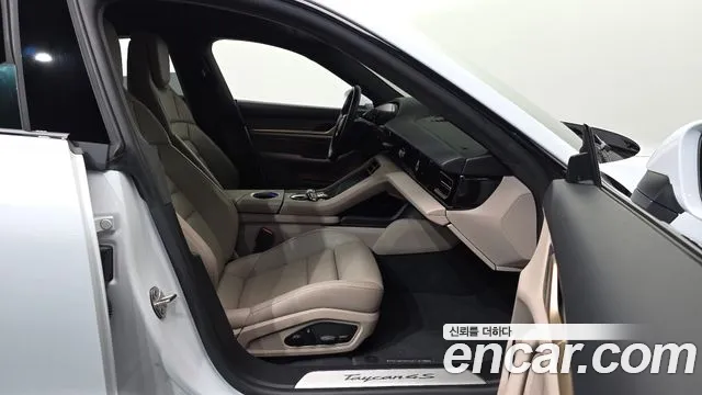 Porsche Taycan 2023 thumb 8