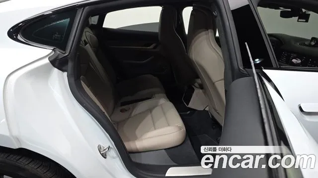Porsche Taycan 2023 thumb 2