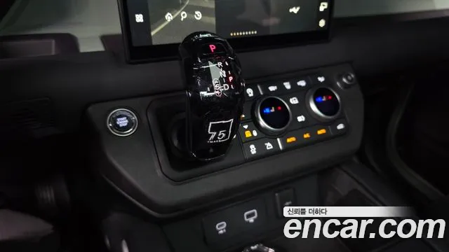 Land Rover Defender 2023 thumb 10
