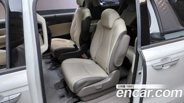 Kia Carnival 2022 thumb 6