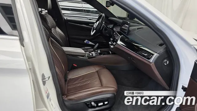 BMW 5 серии 2022 thumb 2