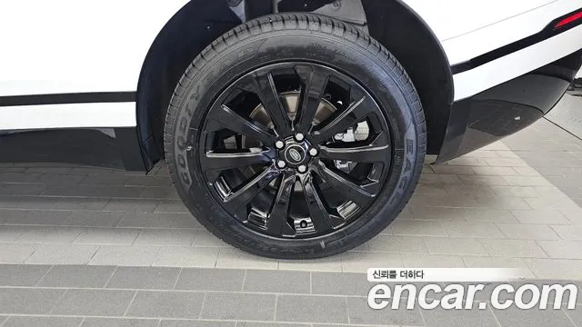 Land Rover Range Rover Velar 2023 thumb 6