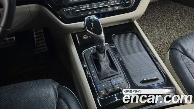 Kia Carnival 2016 thumb 10