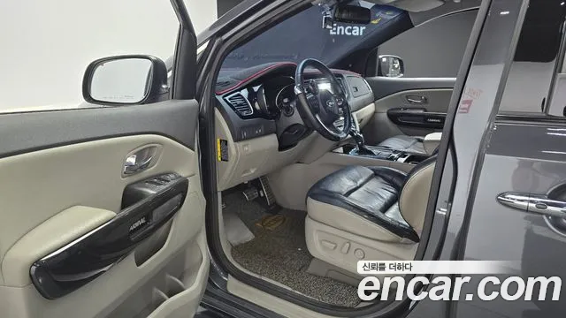 Kia Carnival 2016 thumb 9