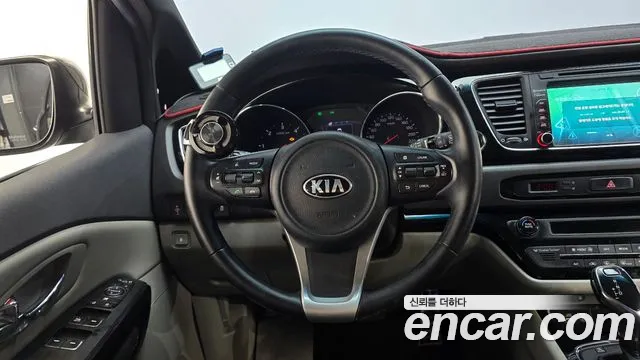 Kia Carnival 2016 thumb 2