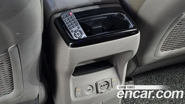 Kia Carnival 2016 thumb 5