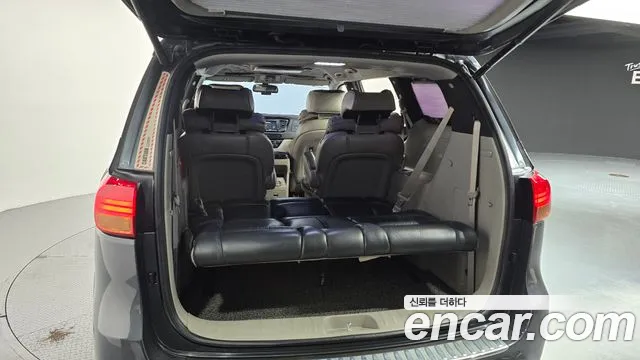 Kia Carnival 2016 thumb 11