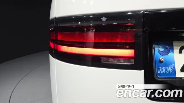 Land Rover Discovery 2021 thumb 3