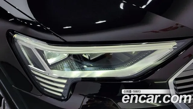 Audi e-tron 2023 thumb 2