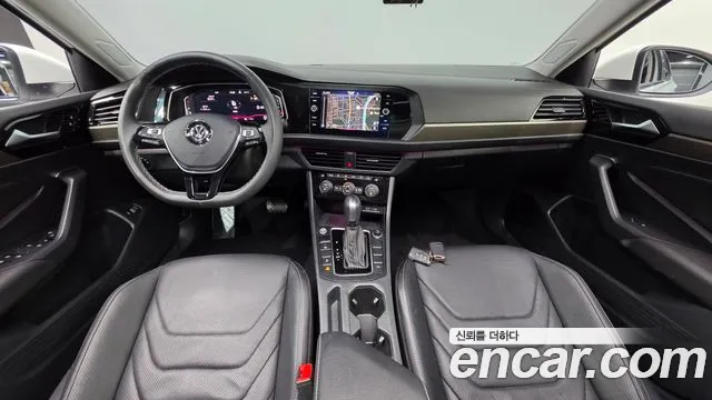Volkswagen Jetta 2021 thumb 2
