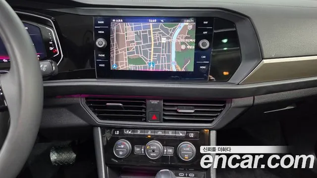 Volkswagen Jetta 2021 thumb 4