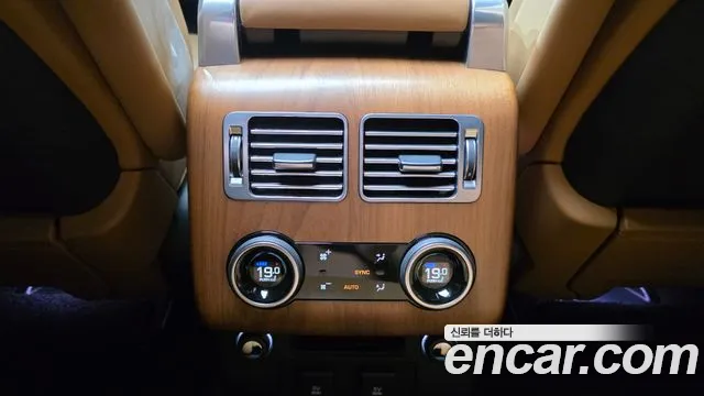 Land Rover Range Rover 2020 thumb 3