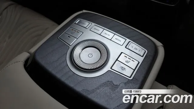 Genesis G80 2022 thumb 10