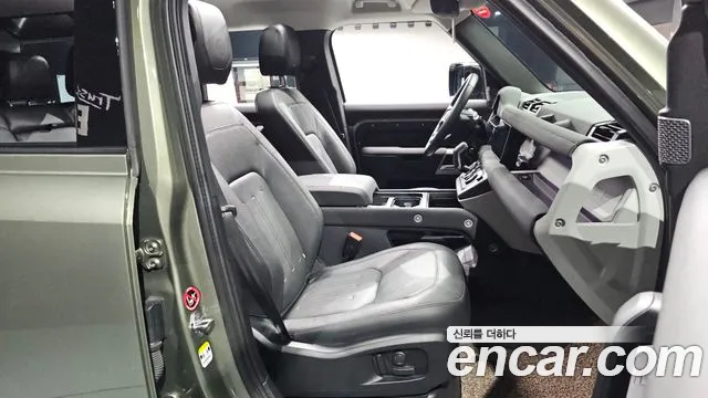 Land Rover Defender 2022 thumb 3
