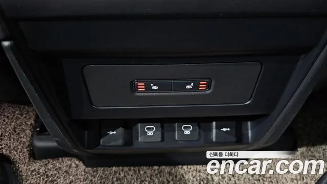 Land Rover Defender 2022 thumb 11