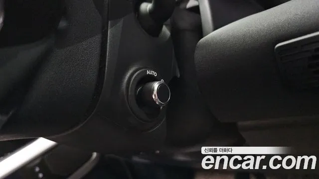 Land Rover Defender 2022 thumb 10