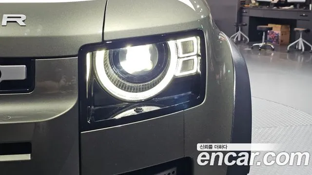Land Rover Defender 2022 thumb 2