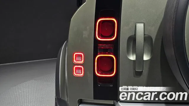 Land Rover Defender 2022 thumb 5